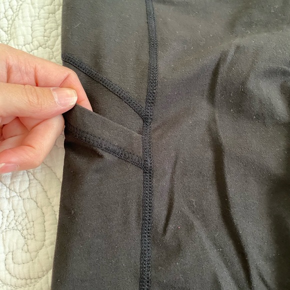 Basic Apparel Co | Buttersoft Leggings with Pockets | Small | Black - Picture 4 of 6